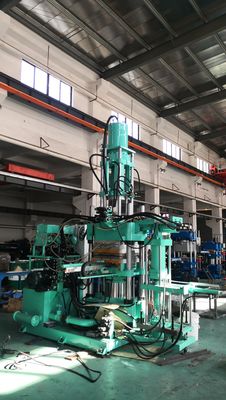 200トンのシリコン水力注射鋳造機 シリコン水泳帽を作る