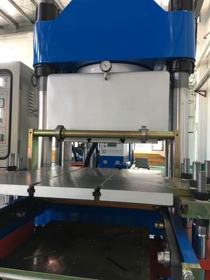 2つのポンプを持つダブルテーブル250トンのクランプフォース真空圧縮鋳造機