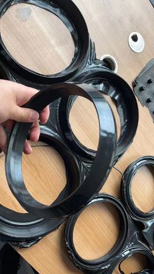 UPVCの管のためのゴム製 シールを作るためのデスクトップの真空の成形機のゴム製 シールの成形機