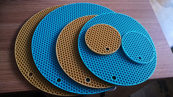 プラスチック・ゴム加工機械 キッチン用シリコン耐熱マット用液圧プレス機