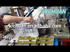 隔熱器を作る熱圧機